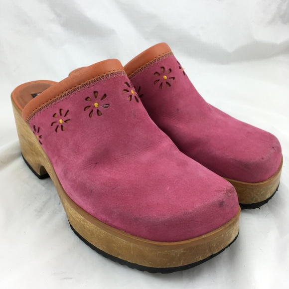 pink platform clogs